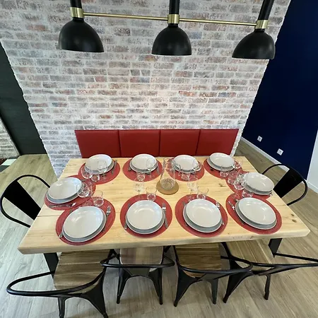 Casa vacanze 24h Legend - House 10 People With Private Terrace Le Mans