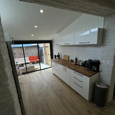 24h Legend - House 10 People With Private Terrace لو مان