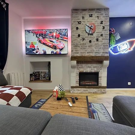 24h Legend - House 10 People With Private Terrace Casa vacanze Le Mans