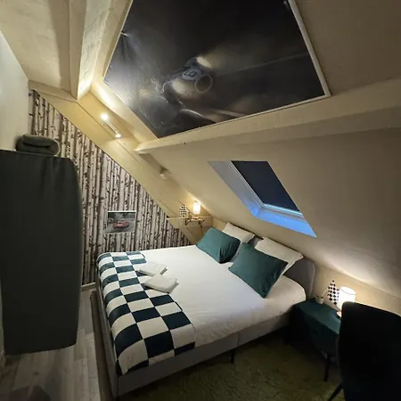 24h Legend - House 10 People With Private Terrace بيت للعطل لو مان